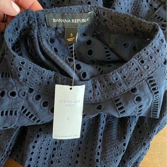 *NWT* Banana Republic Navy Mock Neck Eyelet Lace Blouse - Picture 10 of 10
